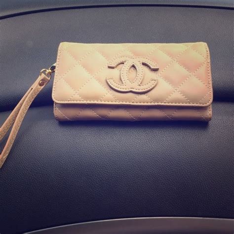 chanel wristlet wallet